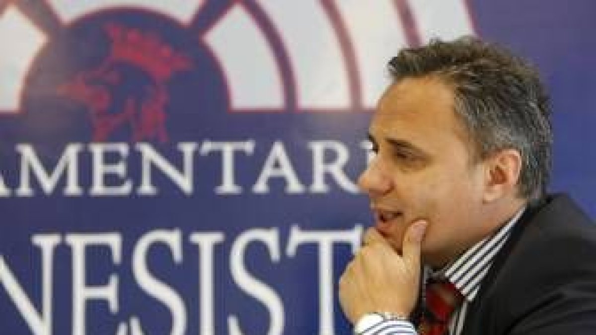 Joaquín Otero, durante la entrevista realizada ayer en su nueva oficina parlamentaria
