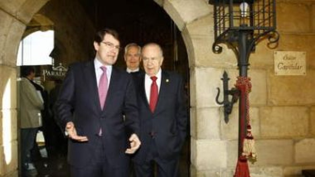Fernández Mañueco y Javier Amoedo, en San Marcos.