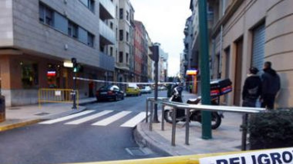 La entrada a Bernardo del Carpio, desde Lancia, cortada.