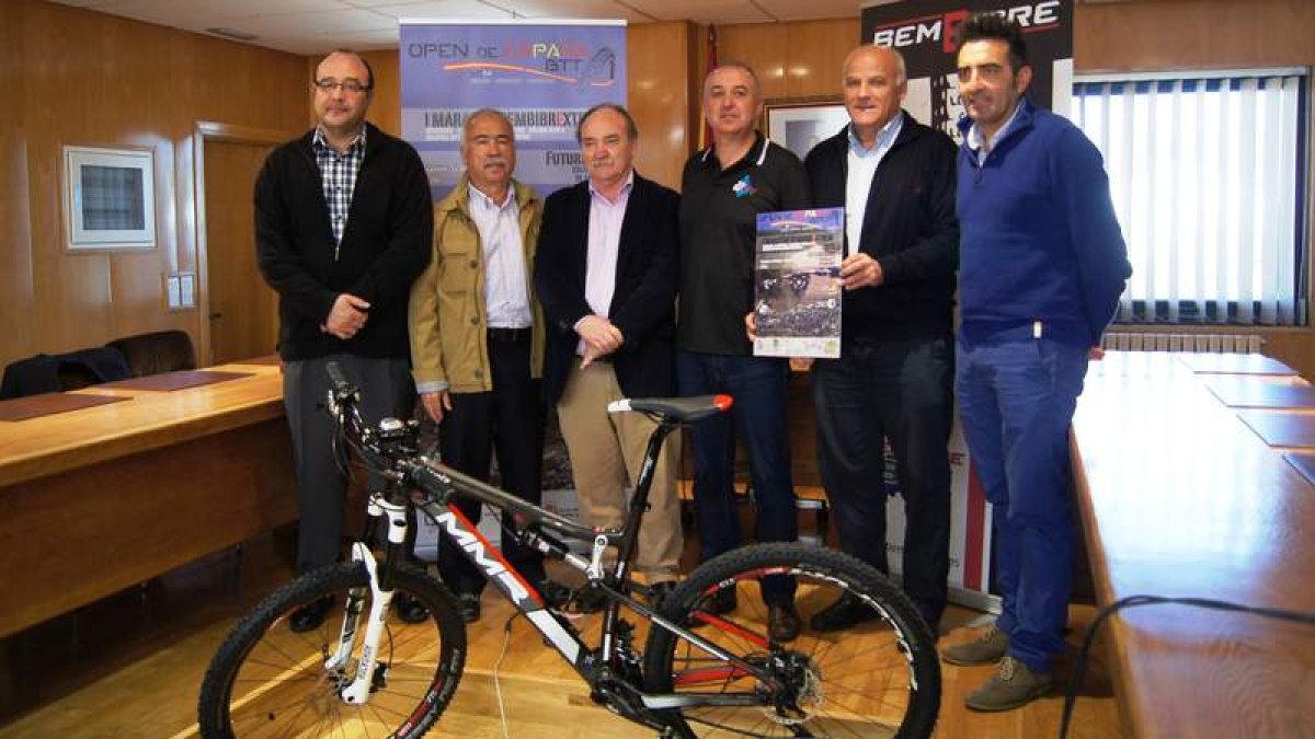 Rodríguez, Coca, José Manuel Otero, José Bandera, Serafín Vázquez y Pascual, en la presentación.