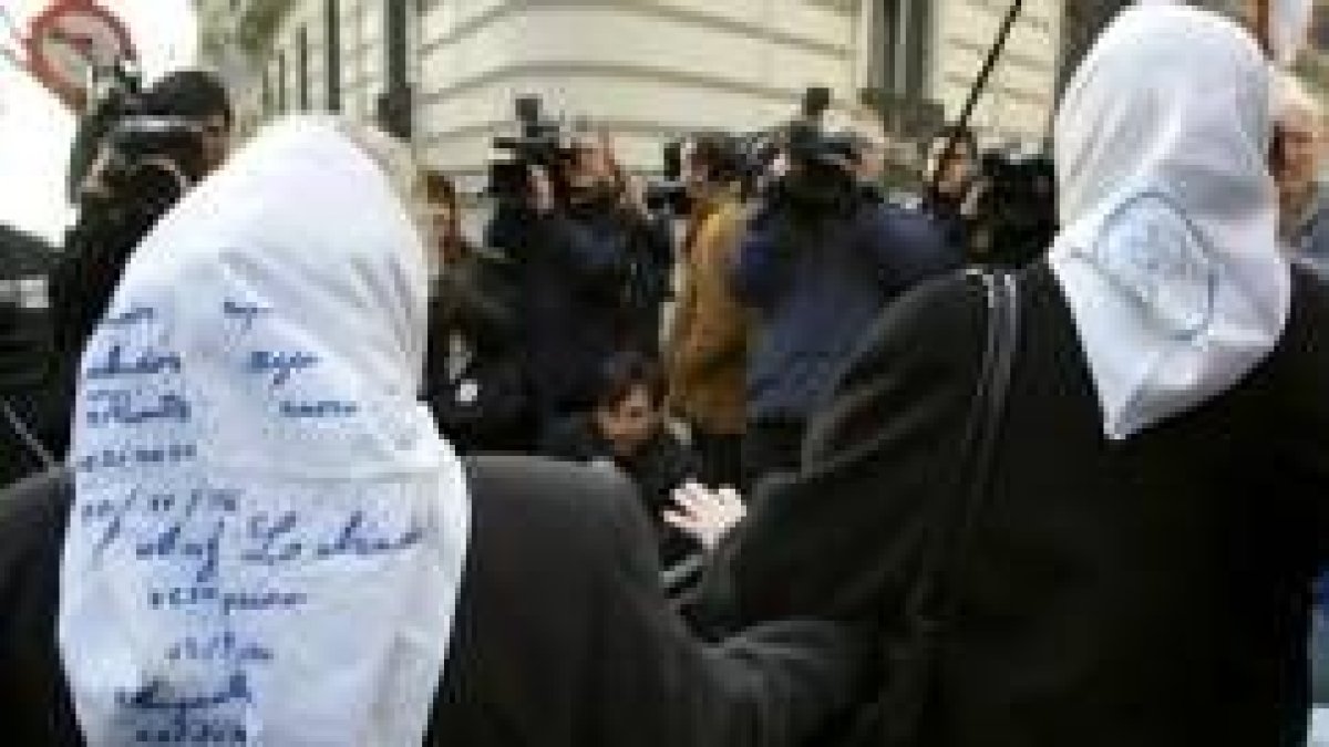 Dos abuelas de la Plaza de Mayo, ante la Audiencia Nacional