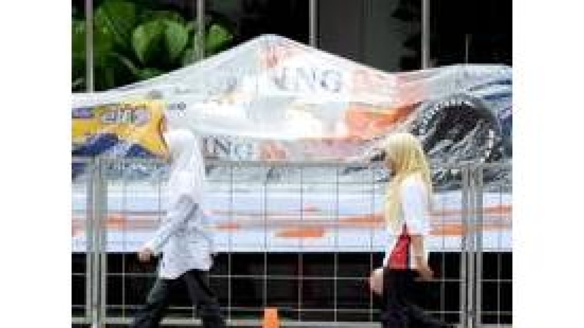 La lluvia, que ayer hizo acto de presencia, debe ser el gran aliado de Alonso