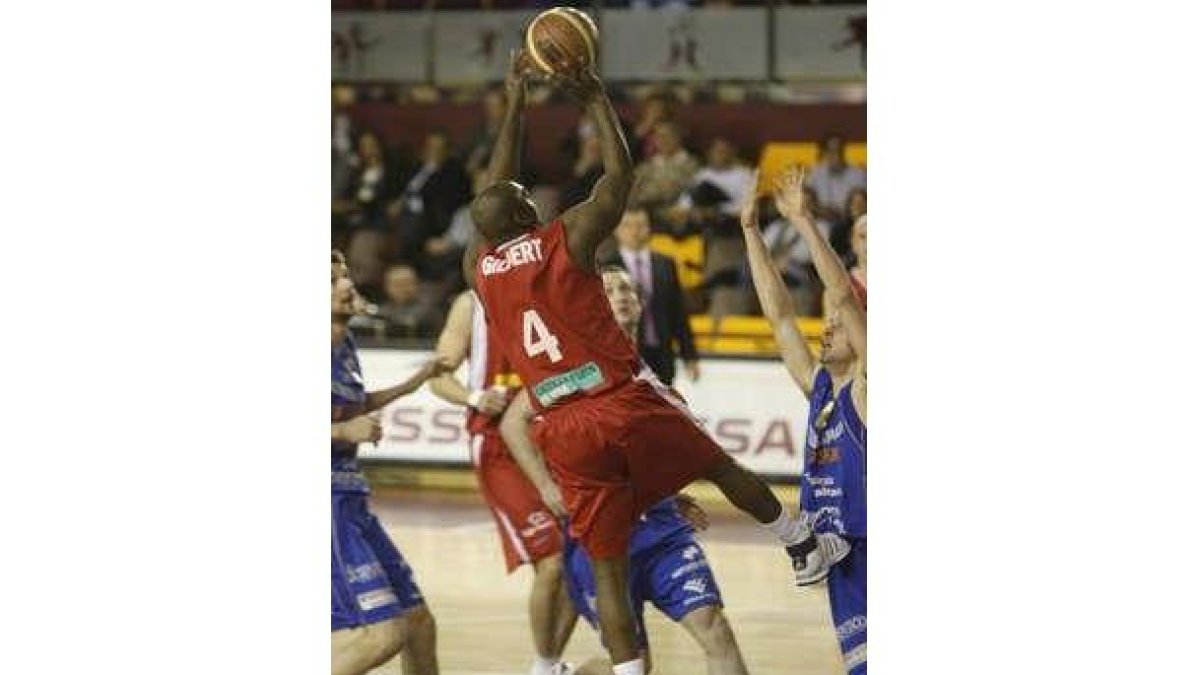 Gilbert sigue sin encontrar equipo donde seguir jugando.