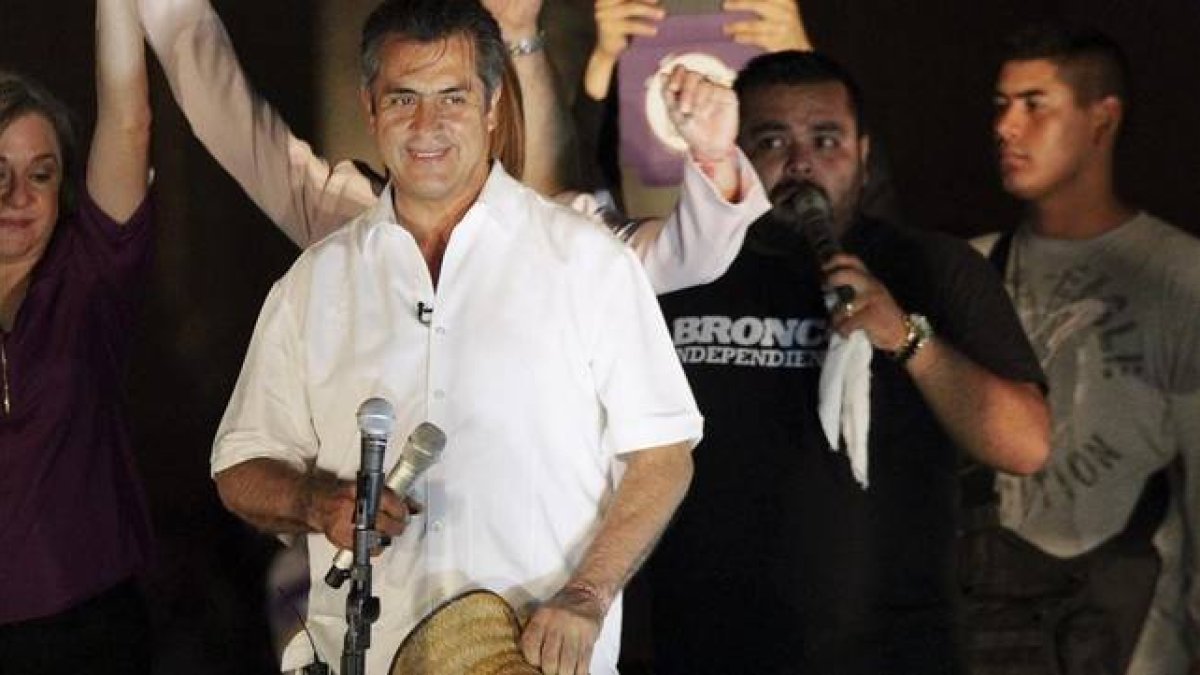 Jaime Rodríguez, el Bronco, celebrando su éxito electoral