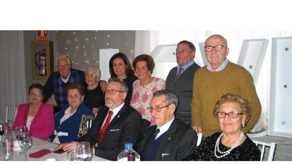 Asistentes a la efeméride de la Asociación de Pensionistas. M. MACÍAS