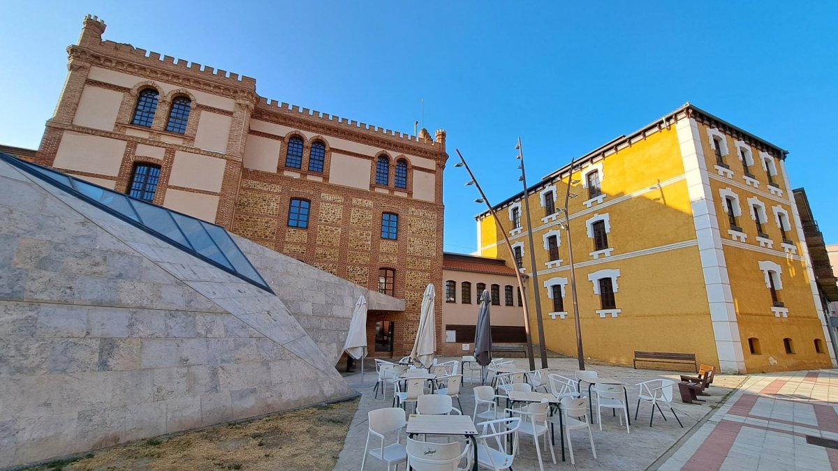 El edificio Araú, en San Andrés del Rabanedo. PSOE DE LEÓN