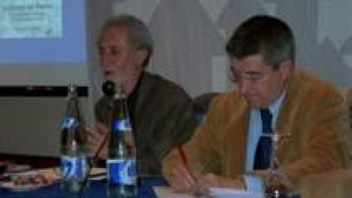 Carlos Corral y Francisco Fernández, ayer en la conferencia sobre movilidad del León que Viene