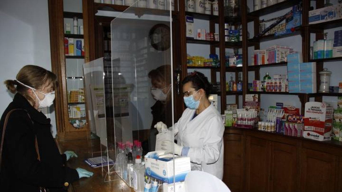 Farmacia de Puente Almuhey en el municipio de Valderrueda. CAMPOS