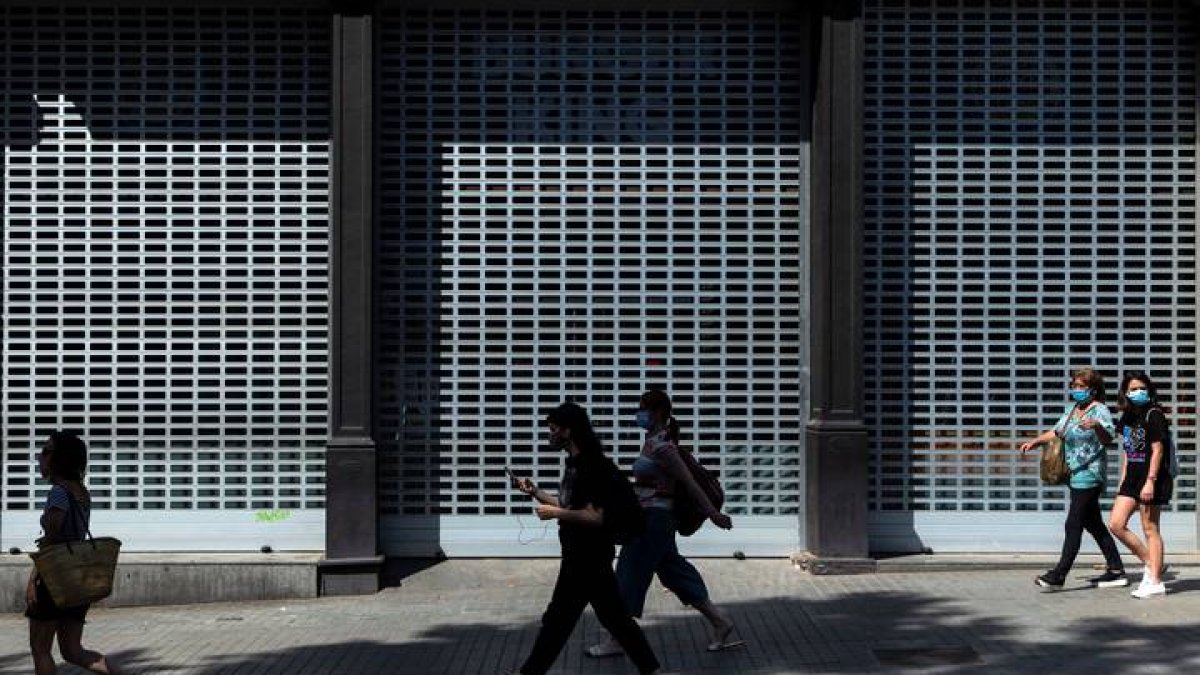 Vista de un local vacío en el centro de Barcelona. ENRIC FONTCUBERTA