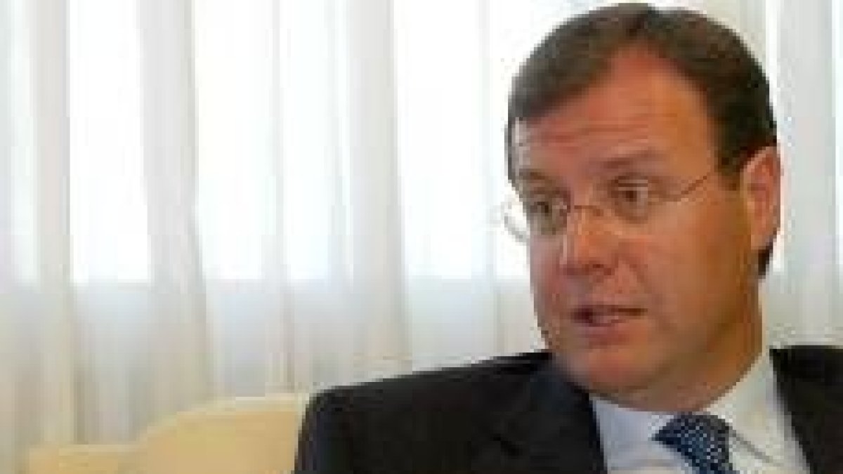 El portavoz de la Junta y consejero de Fomento, Antonio Silván, durante una entrevista