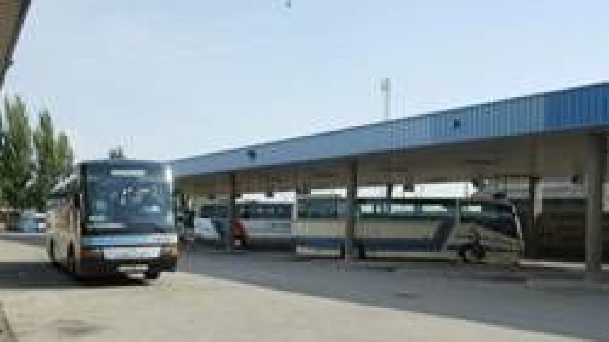 Dos empresas cubren ahora el servicio de transporte de Santovenia, desde la estación de autobuses