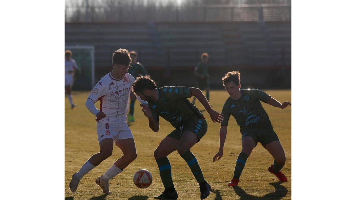 El equipo blanco logró una trabajada victoria. FERNANDO OTERO