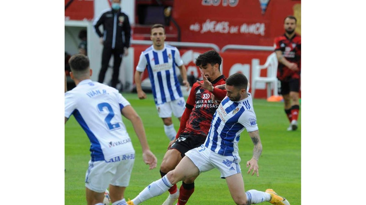 Pascanu logró el gol del triunfo berciano en el campo del Mirandés en octubre del 2020. LOF