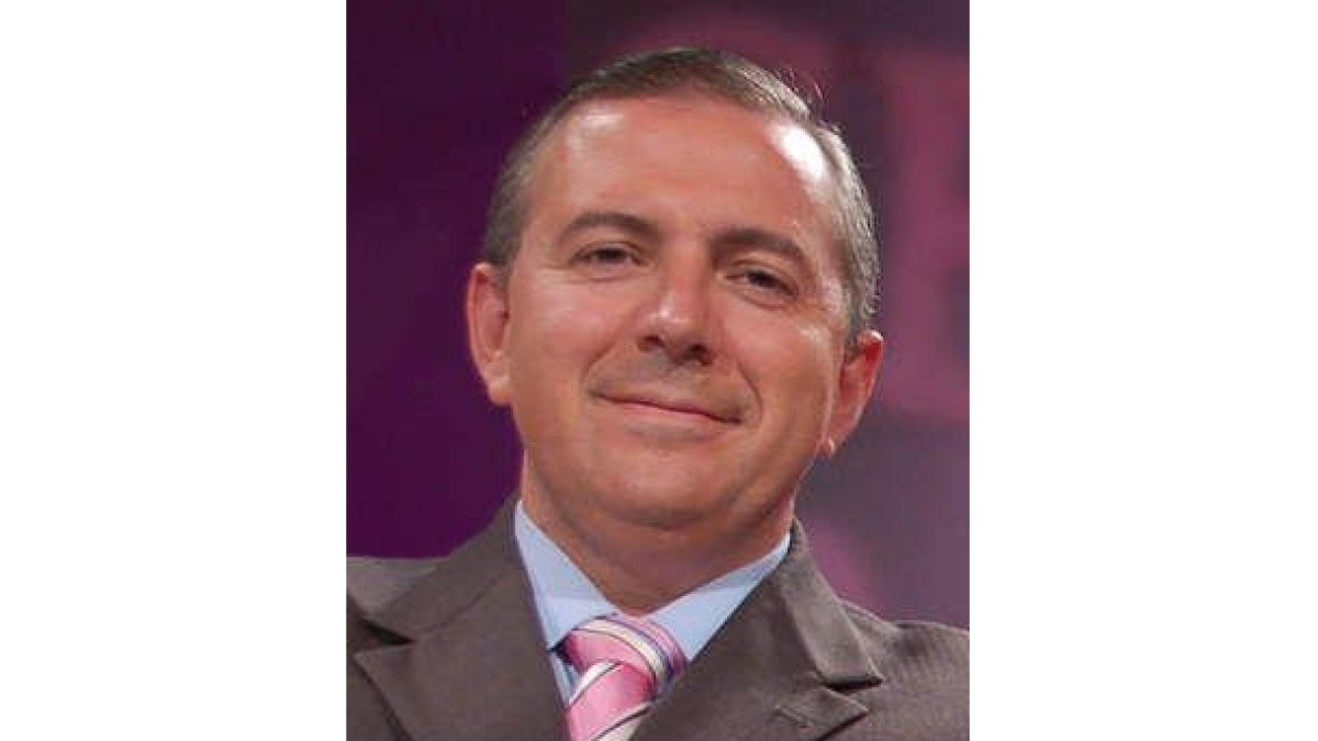 Esteban Romera es también subdirector de la página web -œPasión en Sevilla-