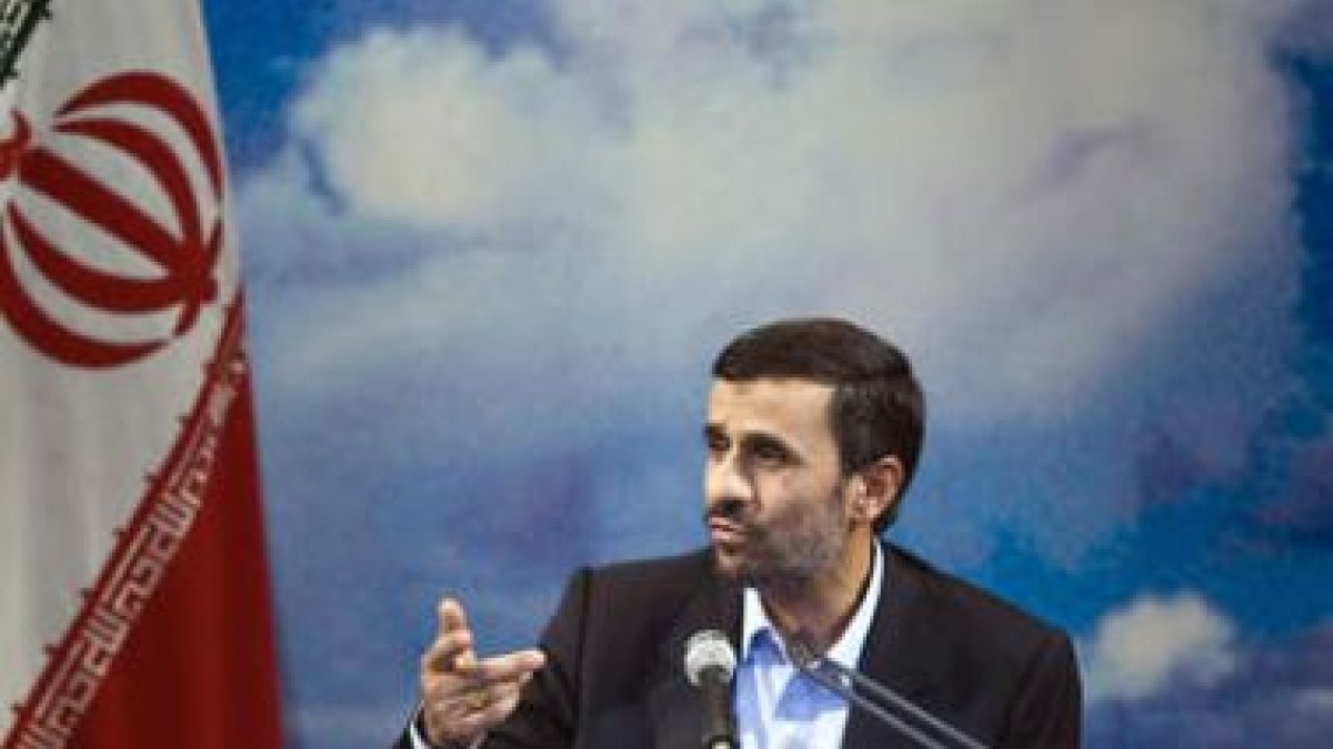 El presidente iraní, Mahmoud Ahmadinejad, ayer durante una rueda de prensa en Teherán.