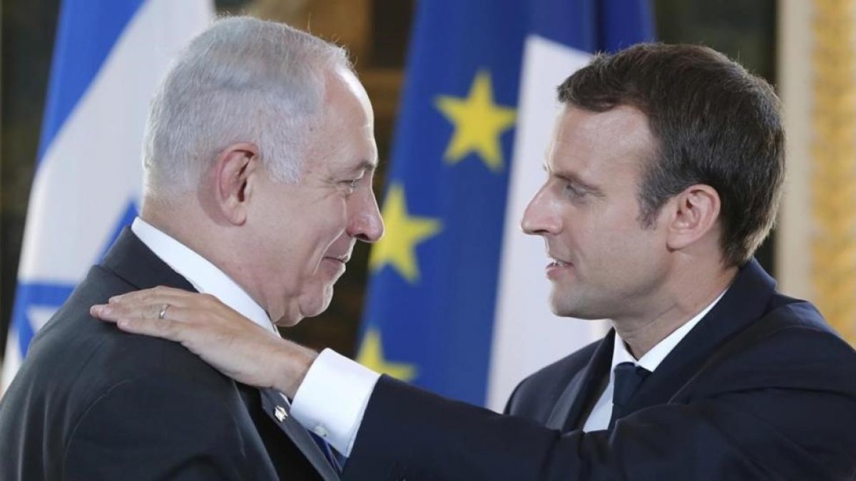 Macron y Netanyahu tras la reunión que han mantenido en París.
