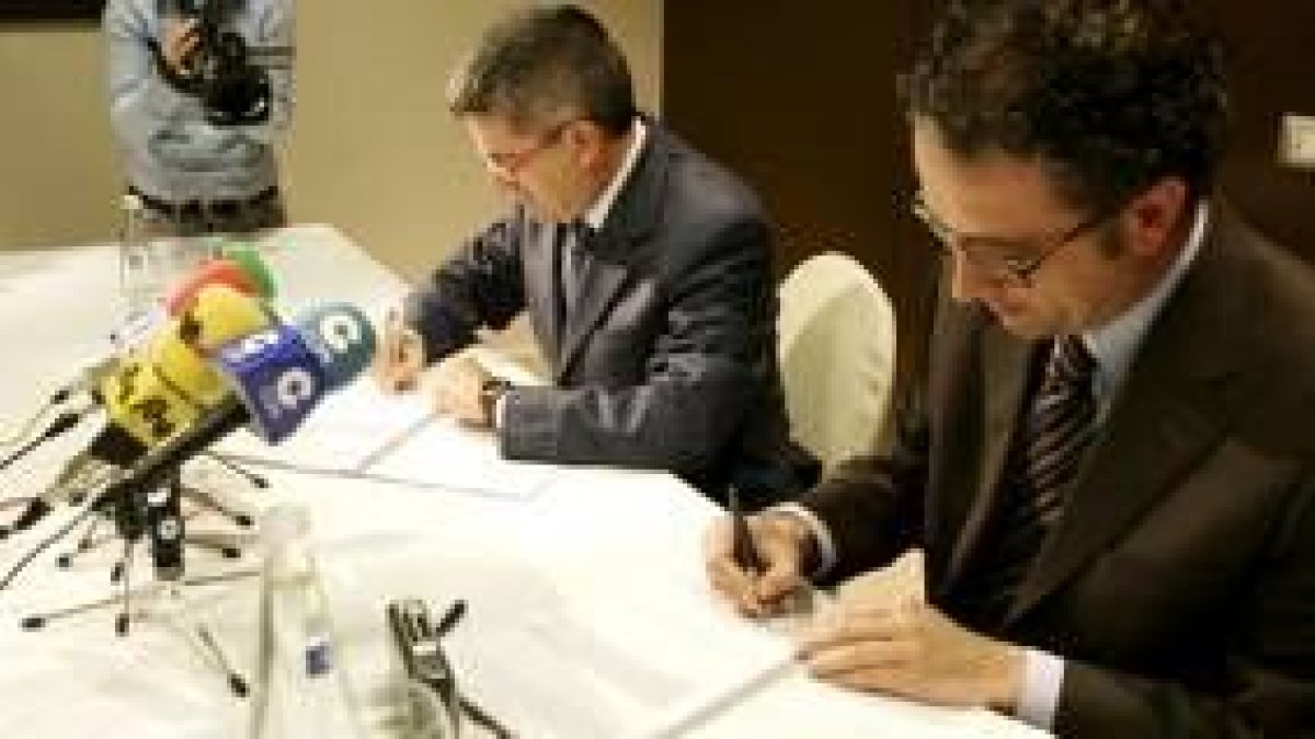 Fernández y Chamorro rubricaron el acuerdo elaborado en los últimos días