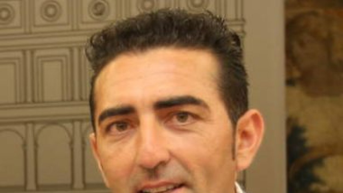 Los siete integrantes de la formación leonesa Diputación-Deyser, junto a Braulio, intentarán -˜mojar