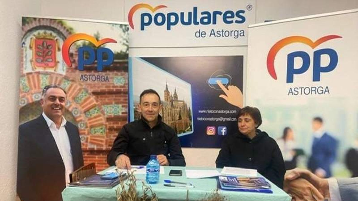 Los concejales del PP en la rueda de prensa. DL