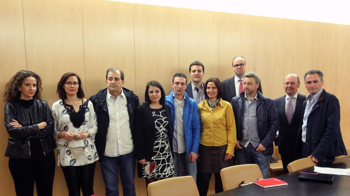 Carbunión y sindicatos se reunieron con el GP socialista. R.P. VIECO