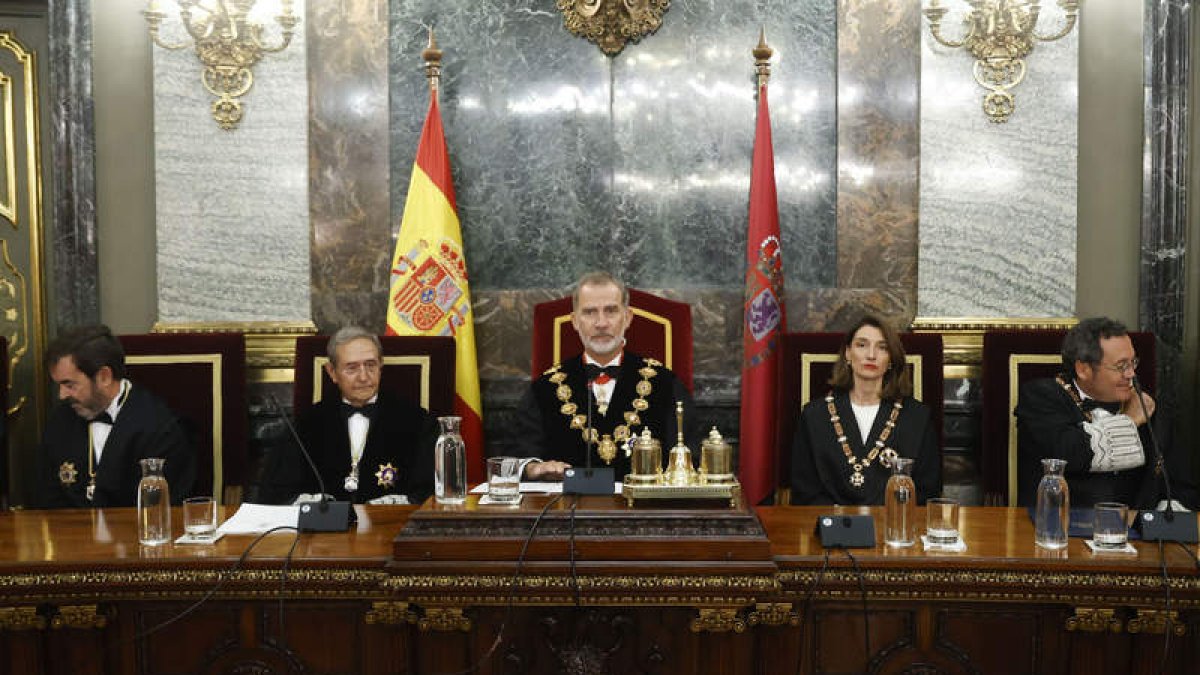 El Rey preside la apertura del año judicial ayer, en Madrid. JUAN CARLOS HIDALGO