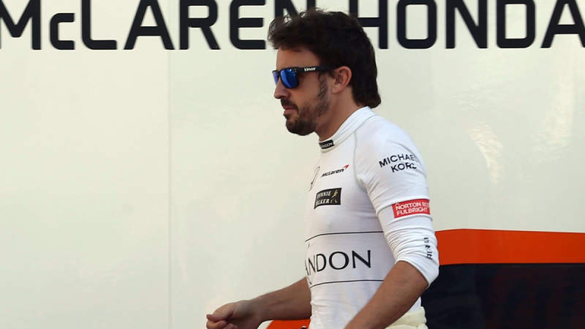 Fernando Alonso no pudo acabar con su McLaren el Gran Premio de Australia. TONI ALBIR