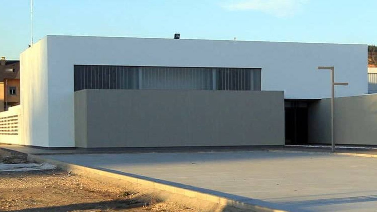 Fachada del nuevo centro de formación, todavía sin abrir.