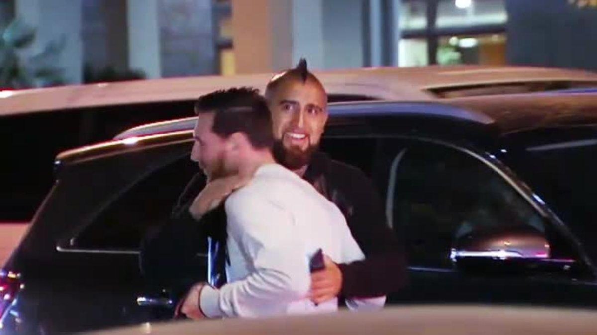 En el Fútbol Club Barcelona los jugadores de la primera plantilla tuvieron ayer por la noche la cena de Navidad en un céntrico restaurante de la ciudad condal