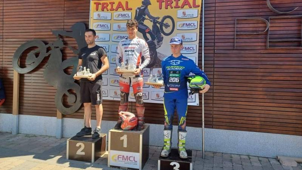 Podio de TR1 del autonómico de Pobladura. JUAN VICENTE RUBIO