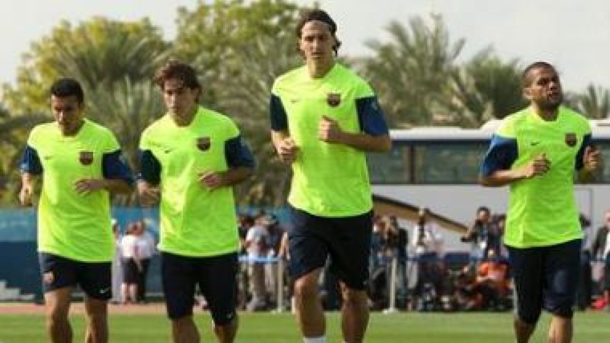 Los jugadores Maxwell, Pedro, Zlatan Ibrahimovic y Daniel Alves durante el entrenamiento.