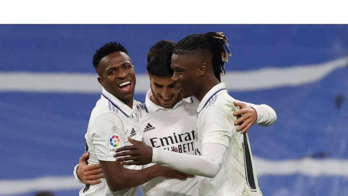 Vinicius y Asensio, goleadores en el partido para el Real Madrid, junto a Camavinga. JUANJO MARTÍN