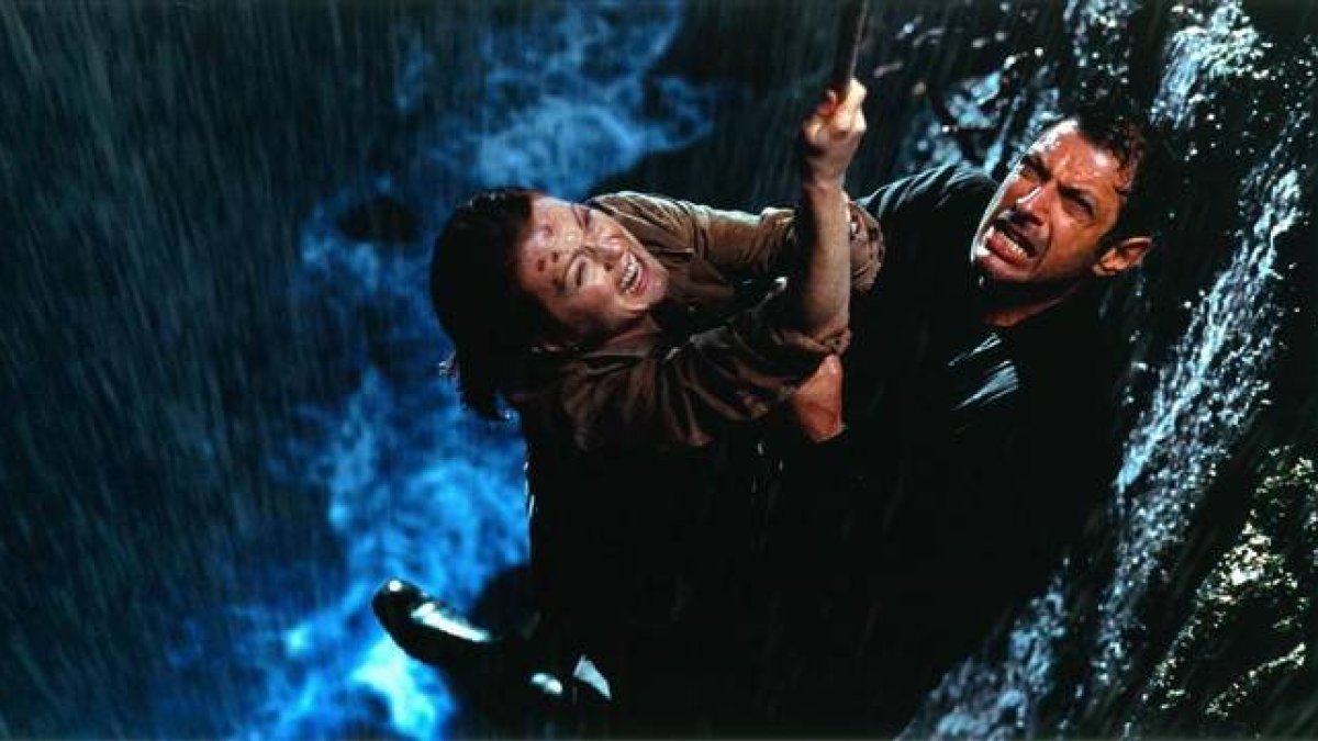 Julianne Moore y Jeff Goldblum, en una situación comprometida de 'El mundo perdido: Jurassic Park'.