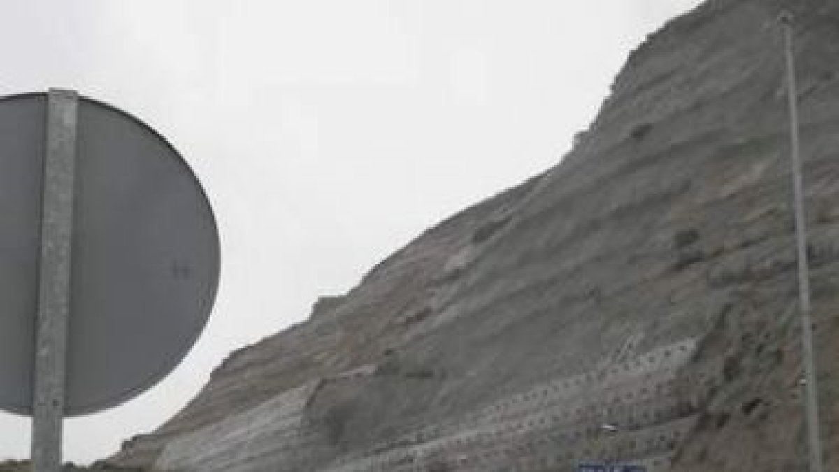 La solución al derrumbe de La Escrita se prolonga.