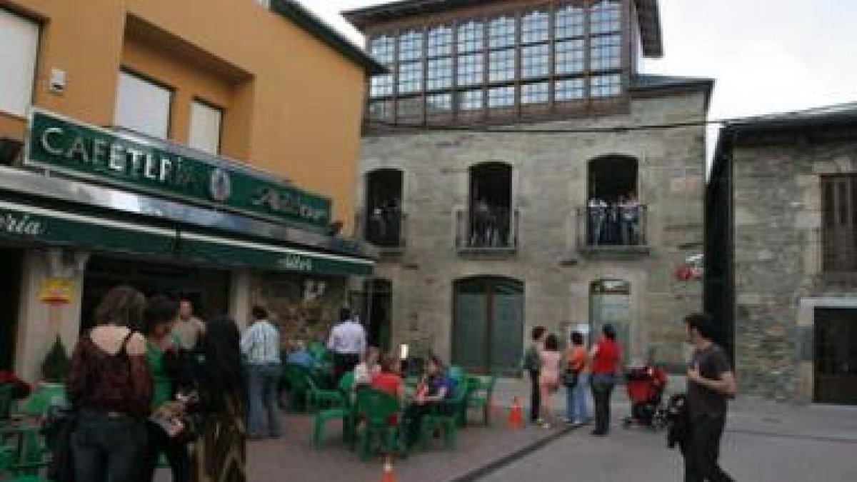 La Junta exige al municipio que detalle el proyecto para colocar la nueva iluminación.
