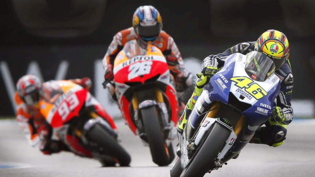 Valentino Rossi se mostró superior a las Honda de Dani Pedrosa y Marc Márquez en una carrera extraordinaria.