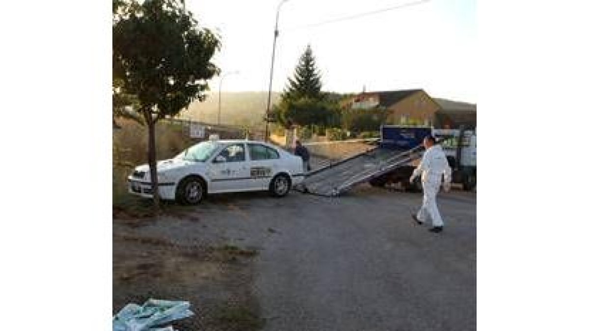 El Skoda Octavia del taxista, en el lugar del asesinato