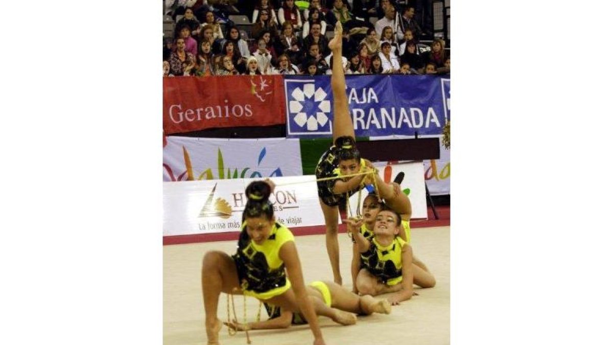 Las campeonas de España en un momento de su actuación