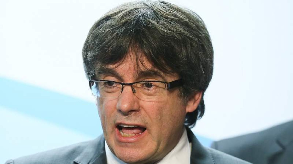 Puigdemont explora todas las vías para ser investido. S. LECOCQ