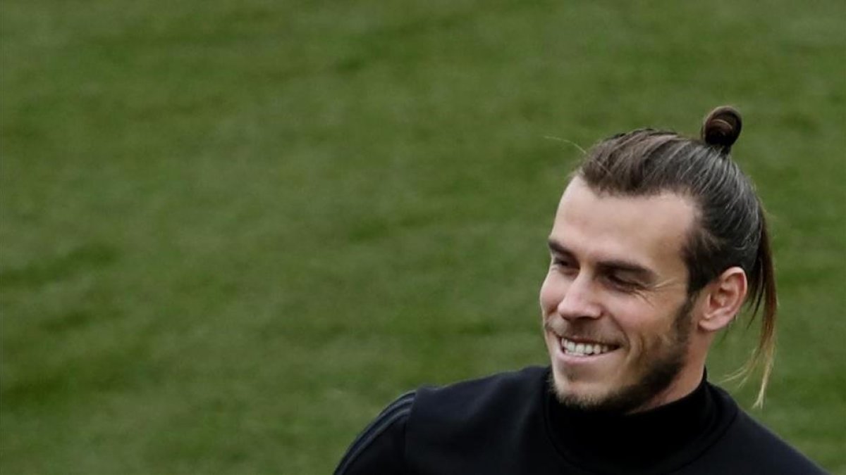 Bale sonríe durante el entrenamiento del Madrid este viernes en la ciudad deportiva de Valdebebas.