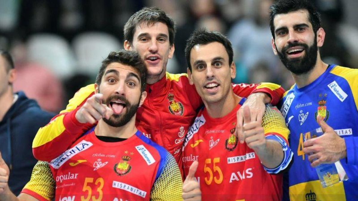 Jugadores de la selección celebrando el triunfo ante Polonia durante el TIE.