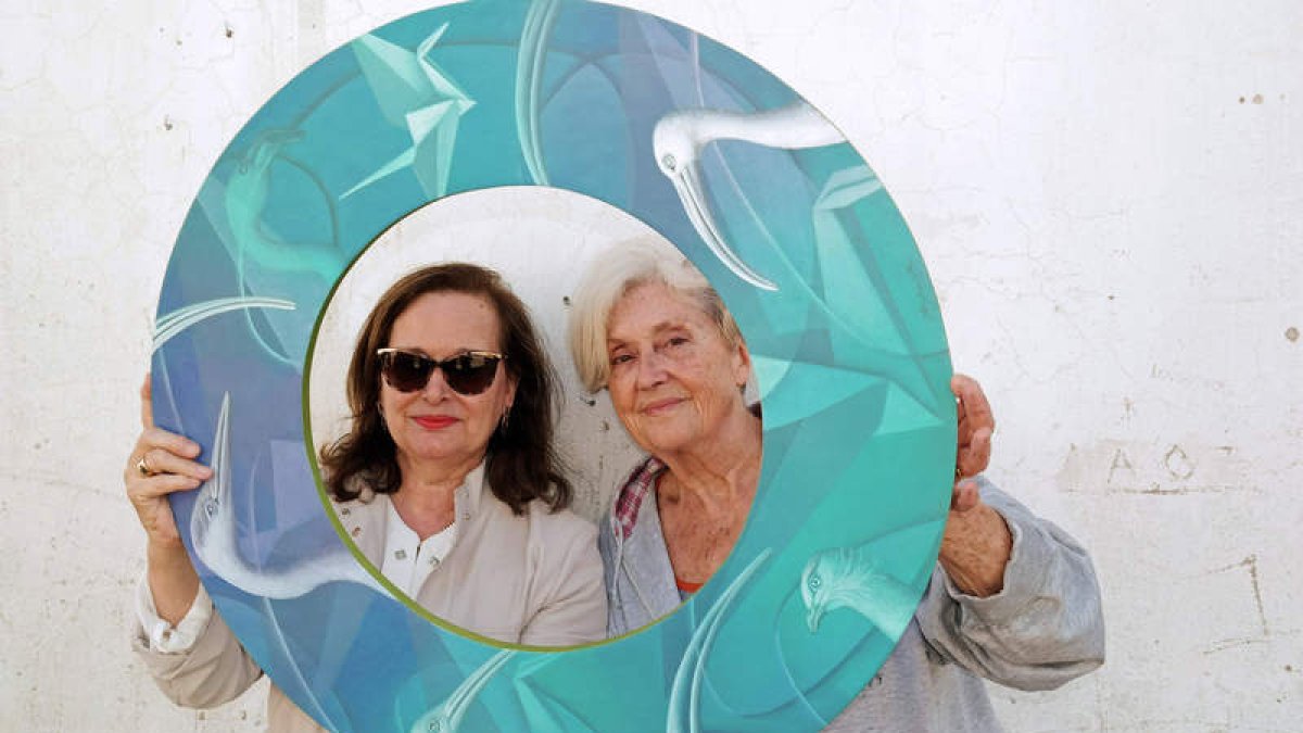 Las responsables de la Fundación Merayo Rosa María Olmos y Ángela Merayo. CUEVAS