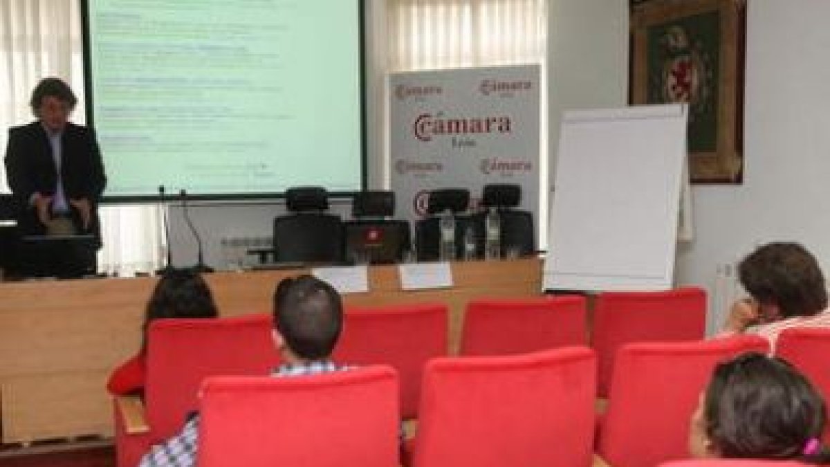 Un momento de la charla en la Cámara de Comercio.