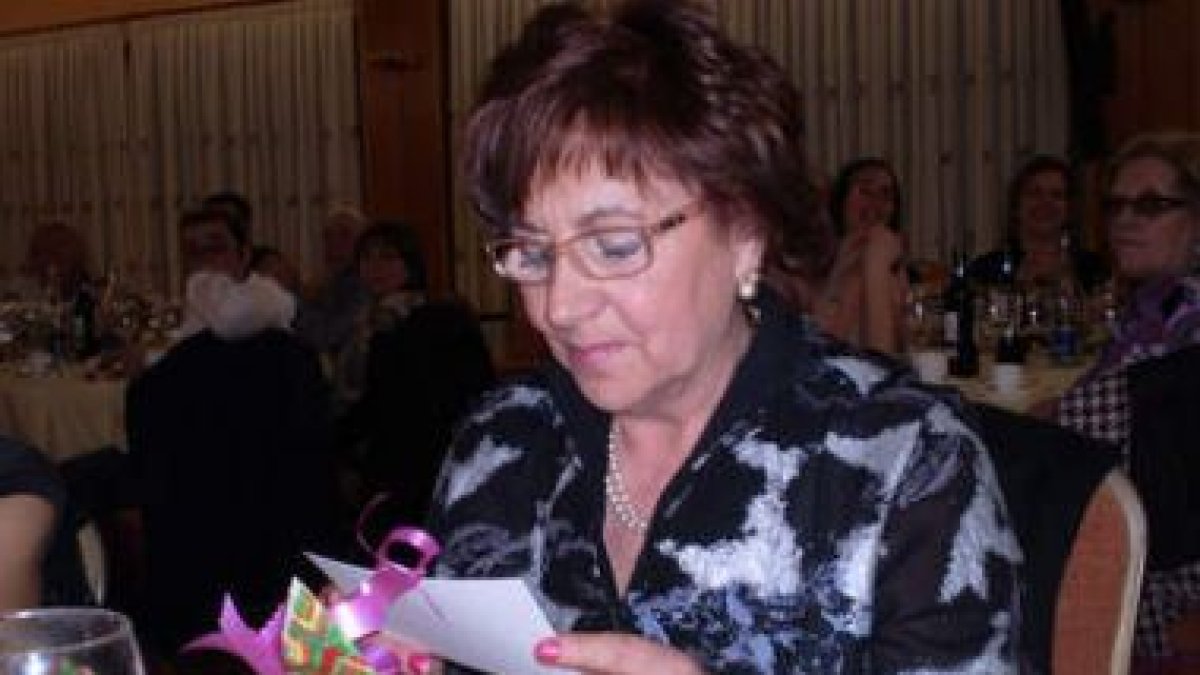 Henar González Antuña recibió numerosos regalos en la cena