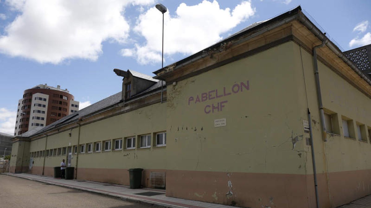 El pabellón municipal del CHF podría convertirse en sede de la cantera del Abanca Ademar. FERNANDO OTERO