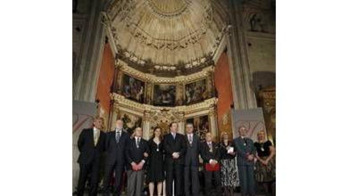 Juan Vicente Herrera, en el centro, posa con todos los premiados