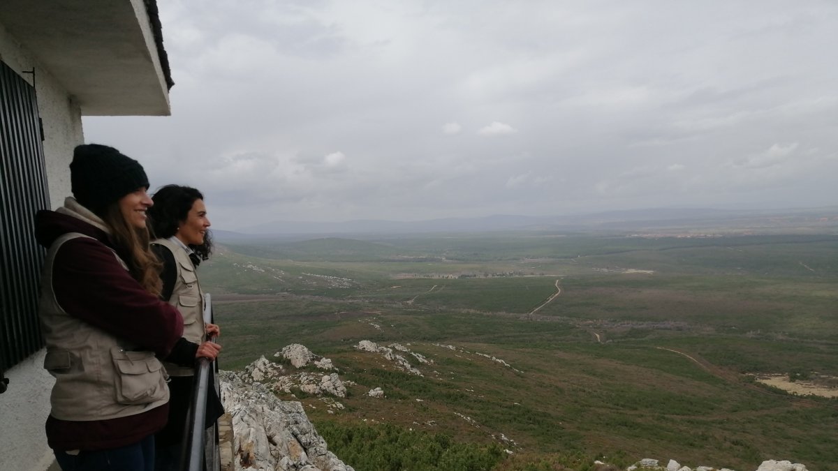 La delegada territorial en funciones, Ester Muñoz, y la jefa del servicio territorial de Medio Ambiente, Isabel García, han visitado la zona. JCYL