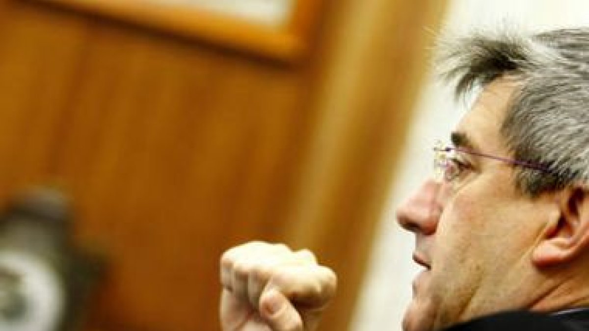Francisco Fernández, alcalde de León, mantiene que hay organizaciones que aprovechan para pasarle &l