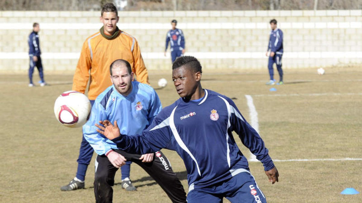 La plantilla de la Cultural prepara el partido ante el Béjar.
