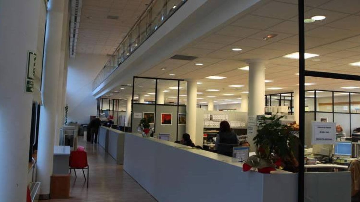 El plan de ajuste obliga a la reducción de salarios y empleados municipales.