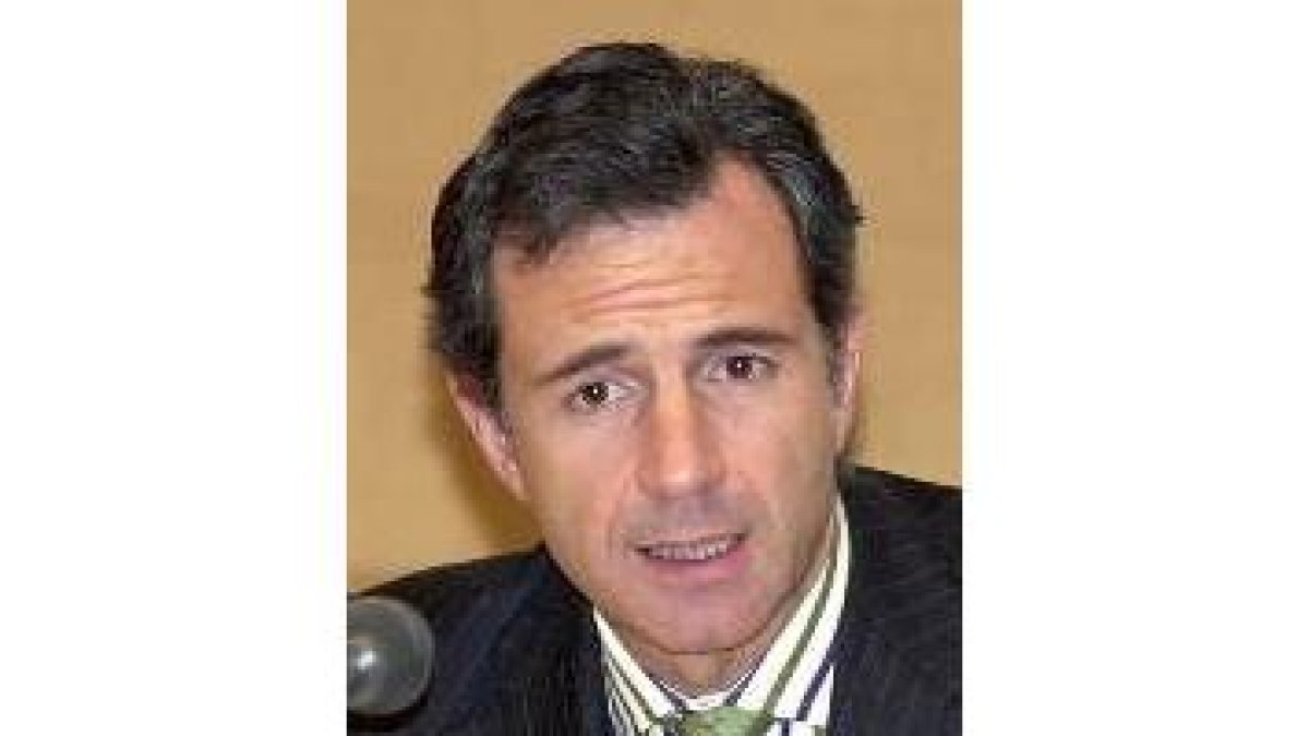 Juan Costa, castellonense de 38 años, está casado y es padre de un hijo
